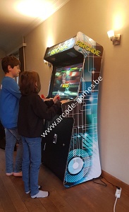 A-G 32 LCD arcade met 4500 GAMES SLIM CASE 'CARRE' + LED verlichting met afstandsbediening 4