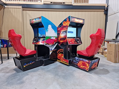 A-G 32 LCD RACING arcade met SEAT en 150 RACING GAMES BURNIN RUBBER + OUTRUN 2