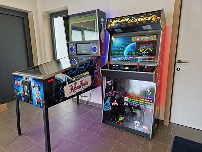 P-G 42 LCD PINBALL 1300 GAMES + JUKEBOX **THE ADDAMS FAMILY** 1